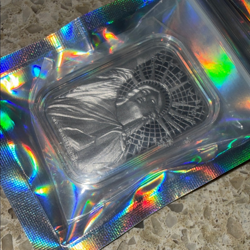 Liberty Silver Statue - Finer foil Silver .999 Art Bar - Brand New still sealed